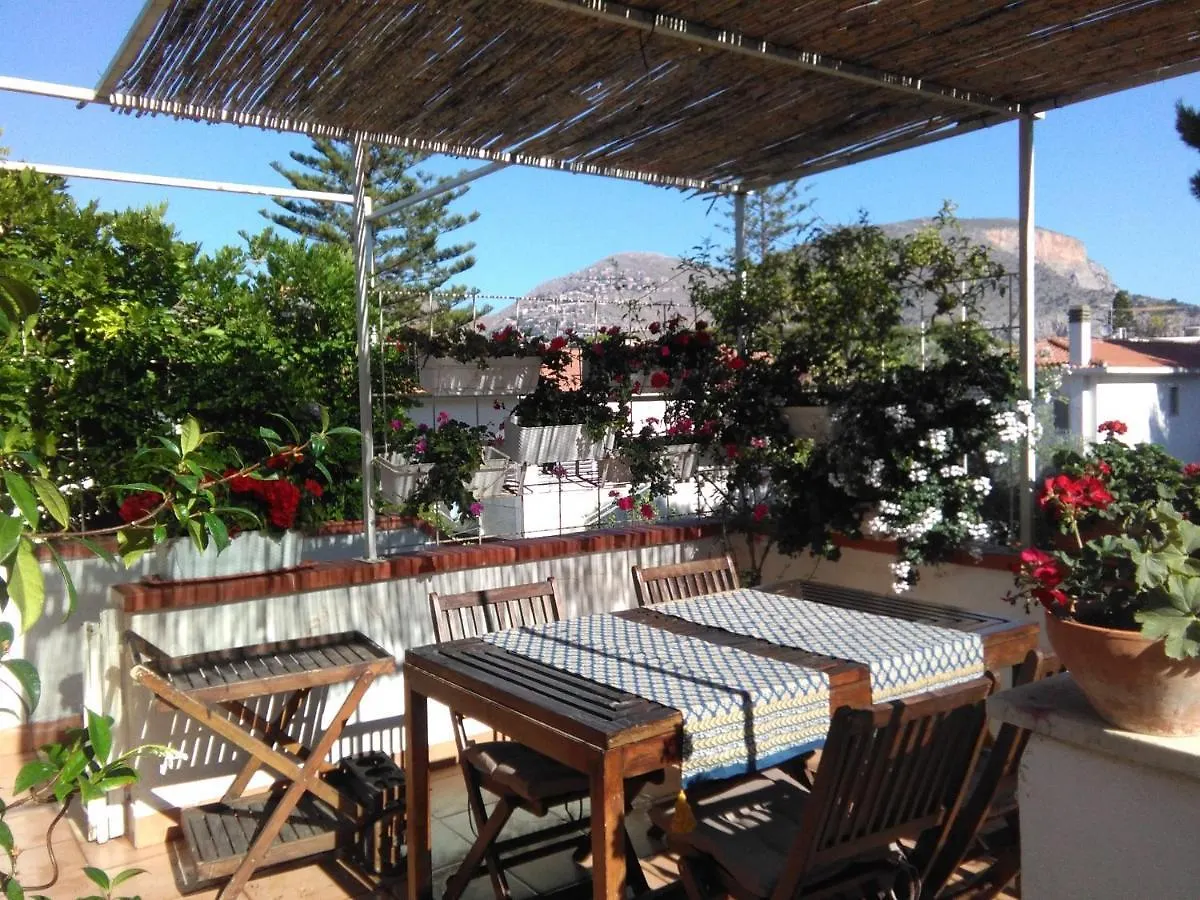 Guest house La Stanza Di Angi A Mondello Hotel Palermo Italy